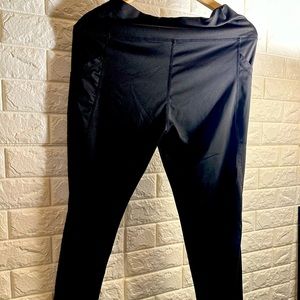 Black light weight leggings. (new condition)